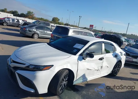 2021 Toyota Camry Se z USA, uszkodzony, nr VIN 4T1T11AK2MU512949